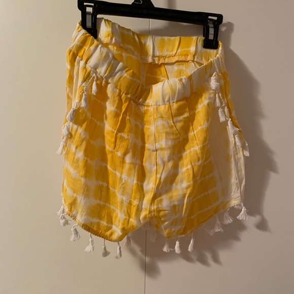 Size small yellow ZAFUL shorts - Picture 2 of 3